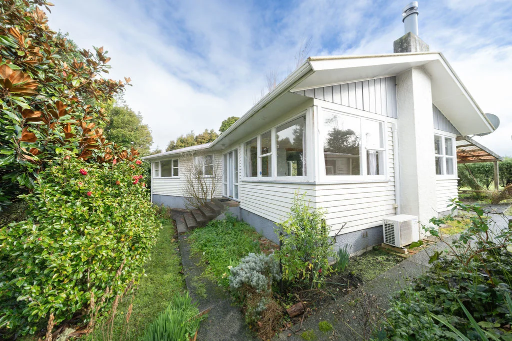 Hikurangi 3Habitaciones Classic Weatherboard Home - Renovator's Delight