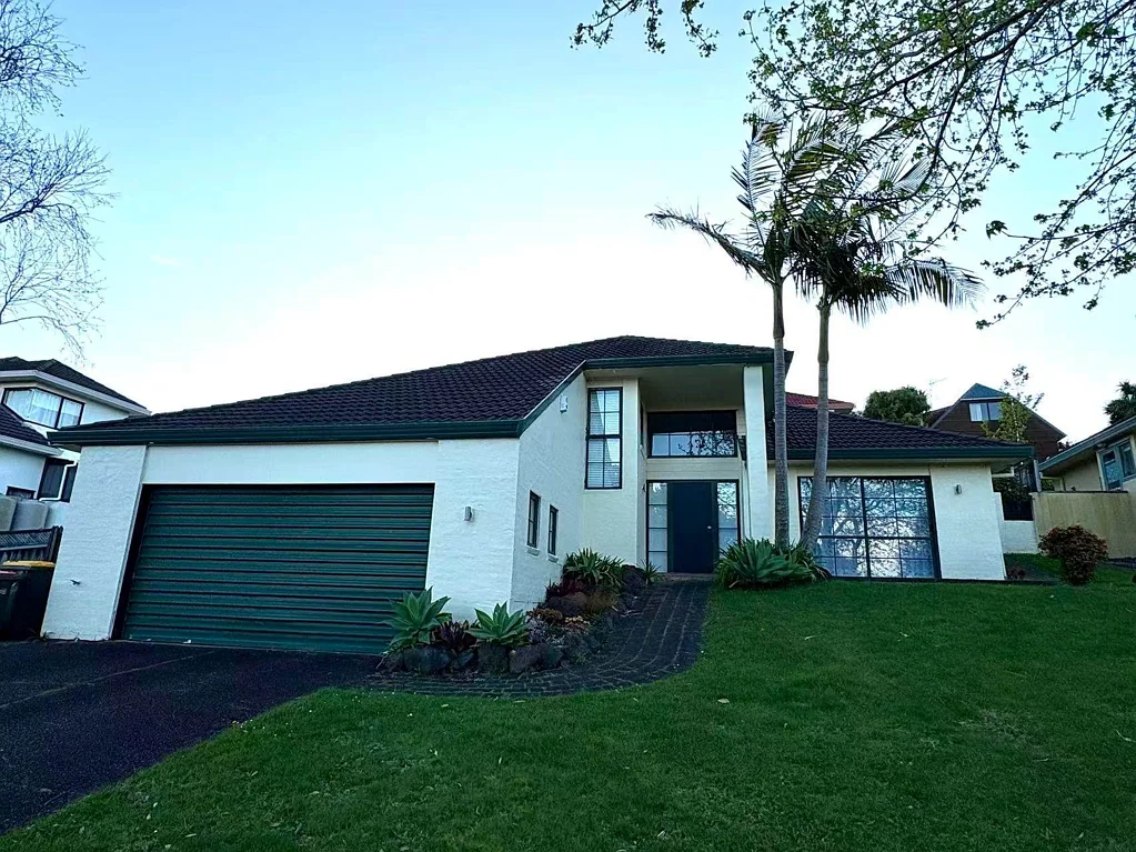 Spacing, Style & Convenience – Modern 4-Bedroo...