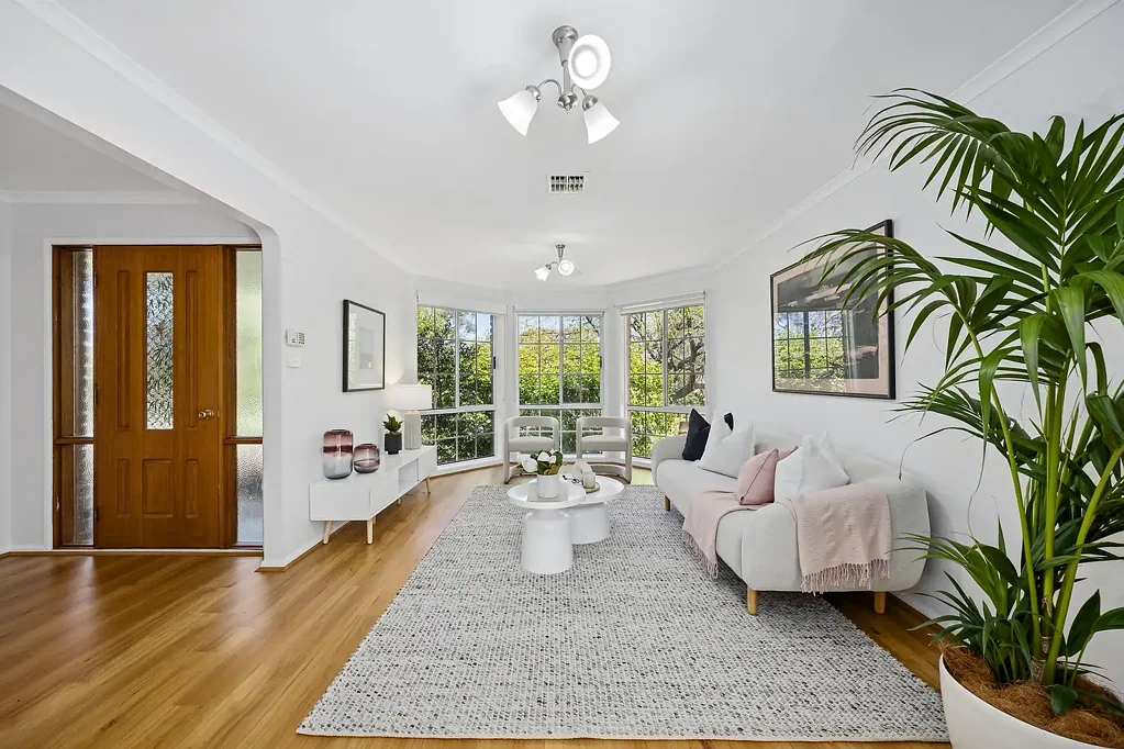 Amaroo 5房  Meticulously Renovated Family Home in the Heart of Amaroo