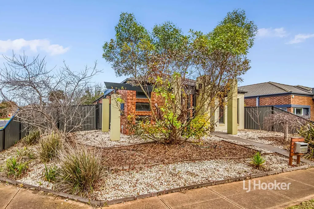 Beautifully Presented Home in Prestigious Innisfail Estate!