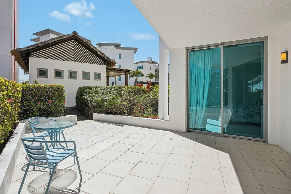 North Ward 3 Bedroom Spacious apartment with expansive outdoor living