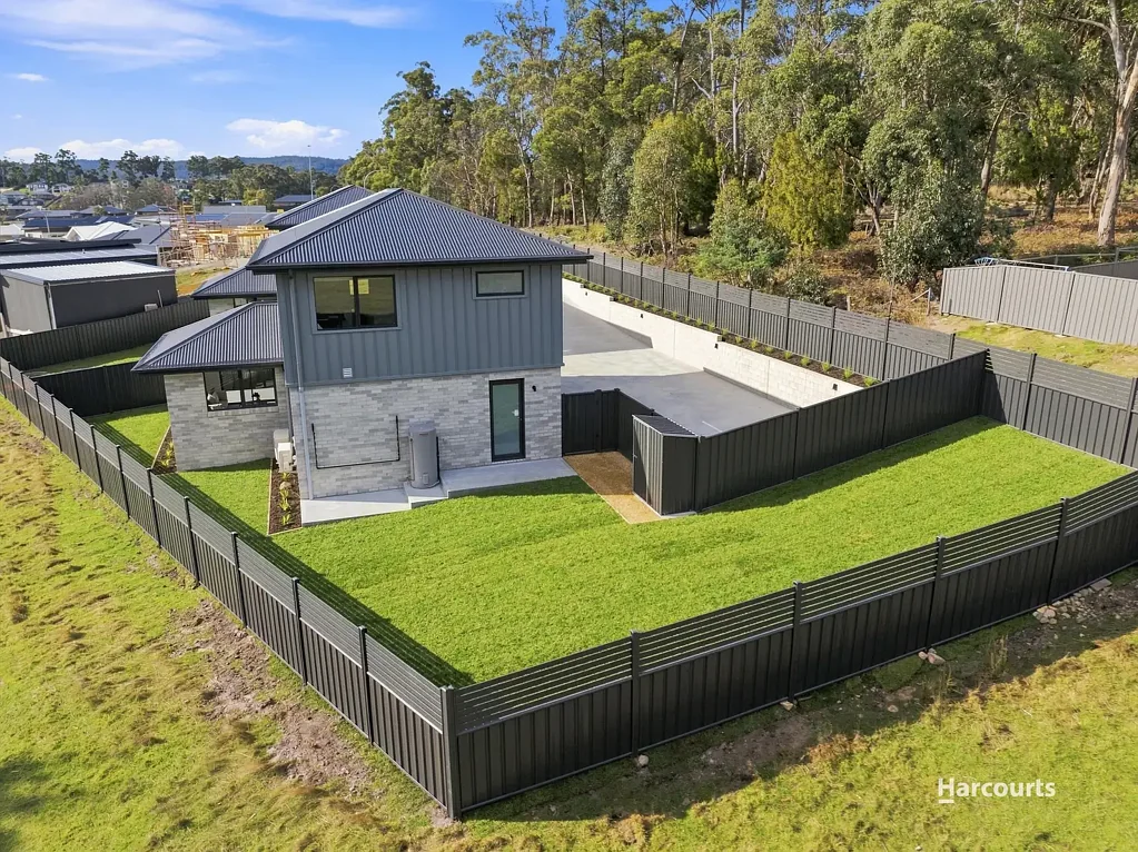 Kingston 3Kwarto Quality New Townhouse in Highly Sought-After Spring Farm