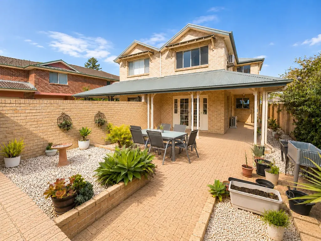 LOCATION - 5 minute walk to the beach and across the road from the pub!