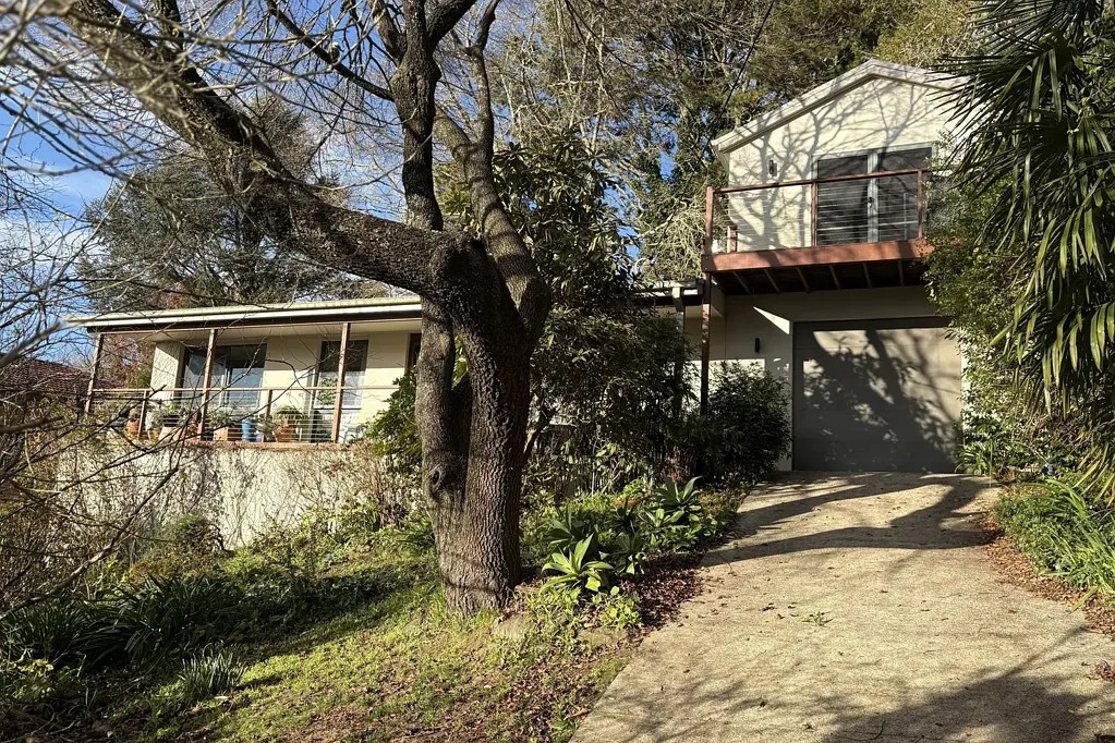 Leura 4 Slaapkamer Elevated Mountain Views & Flexible Living