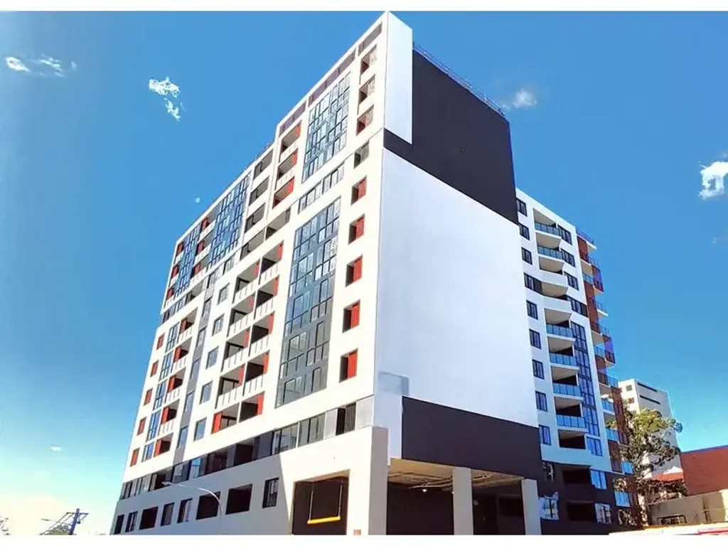 Near New 2 Bedroom plus study or seperate dinning