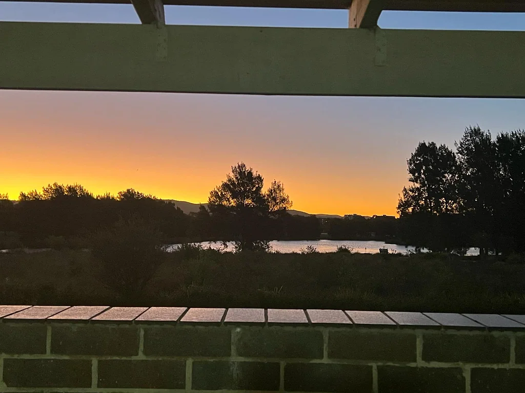 Isabella Plains 3房  Just renovated!!! Great views and location!