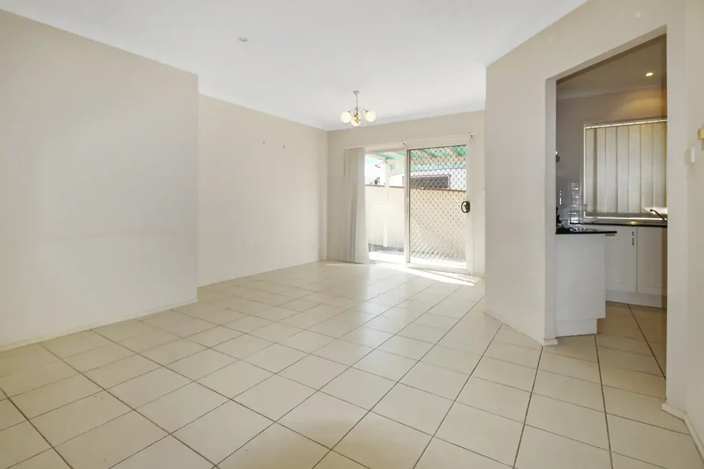 Spacious three bedroom apartment with everyday convenience