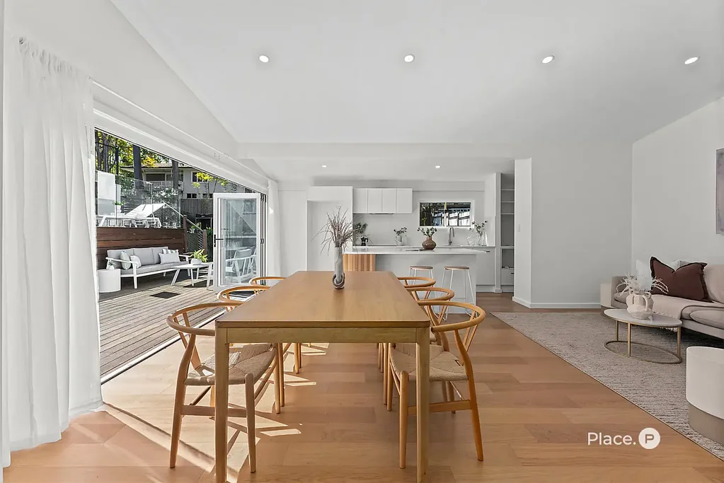 Holland Park 3房 Holland Park 中心地带的精致低维护生活 Sophisticated Low-Maintenance Living in the Heart of Holland Park