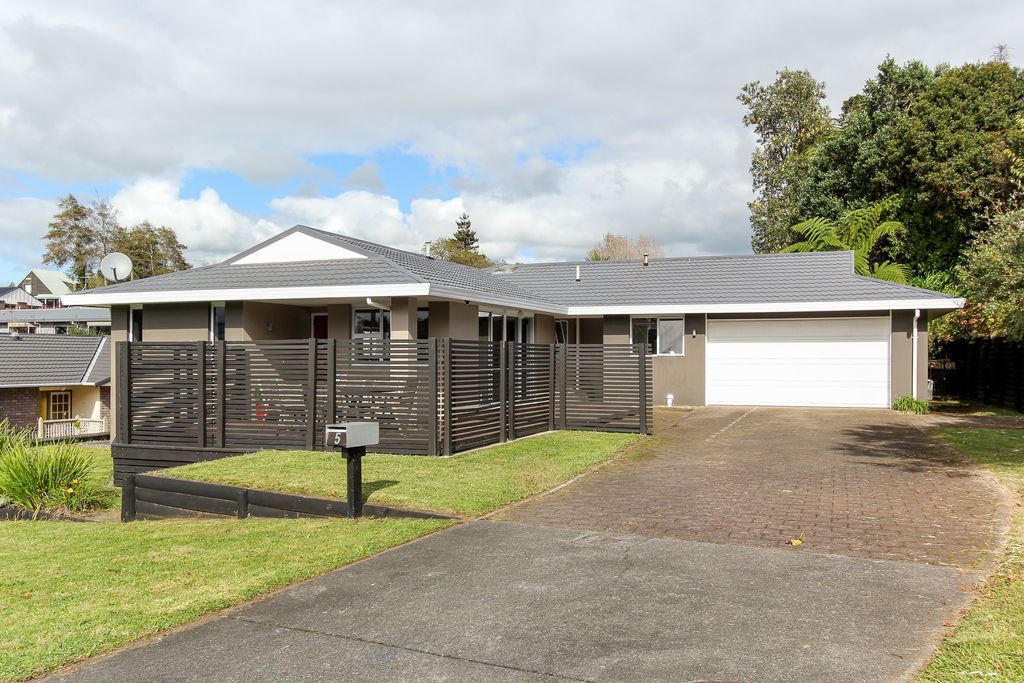 5 Caledonia Place, Highlands Park, New Plymouth, 4 habitaciones, 0 baños