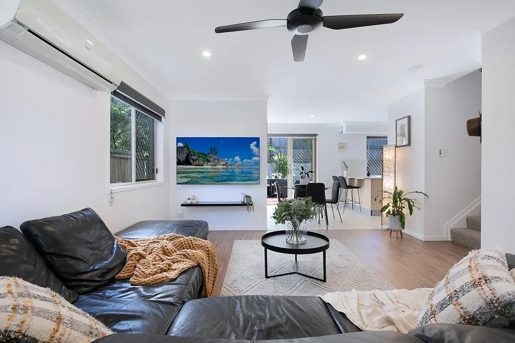 Carina 3 Bedroom Stylish & Spacious Townhouse Close to Parkland