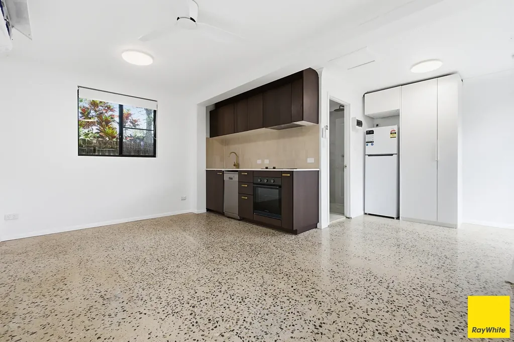 UNFURNISHED STUDIO IN HOLLOWAYS BEACH!