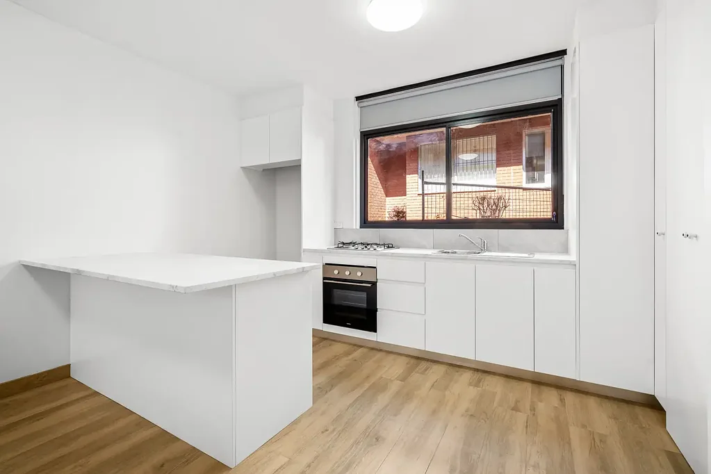 Modern Renovated Convenient One Bedroom