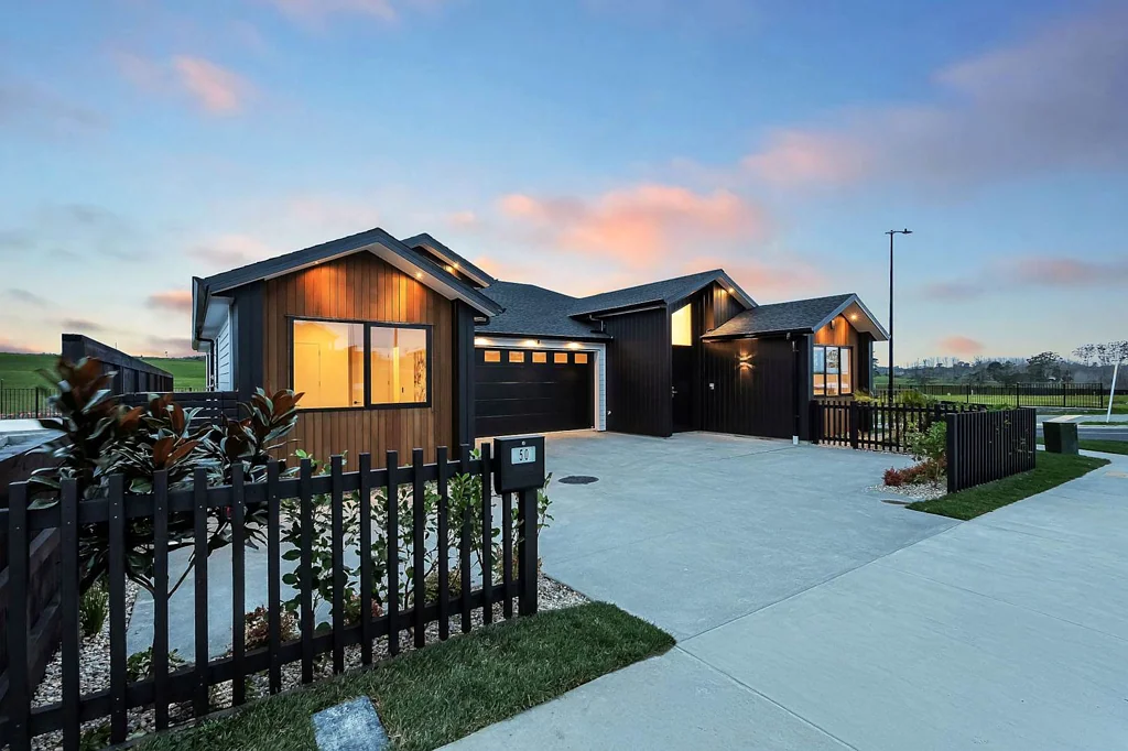 Milldale 5침실 Stylish Corner Gem with Granny Potential