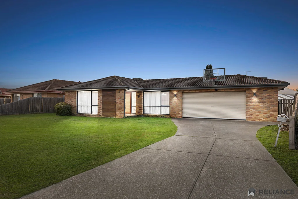 4 Rolland Court, Brookfield, VIC 3338