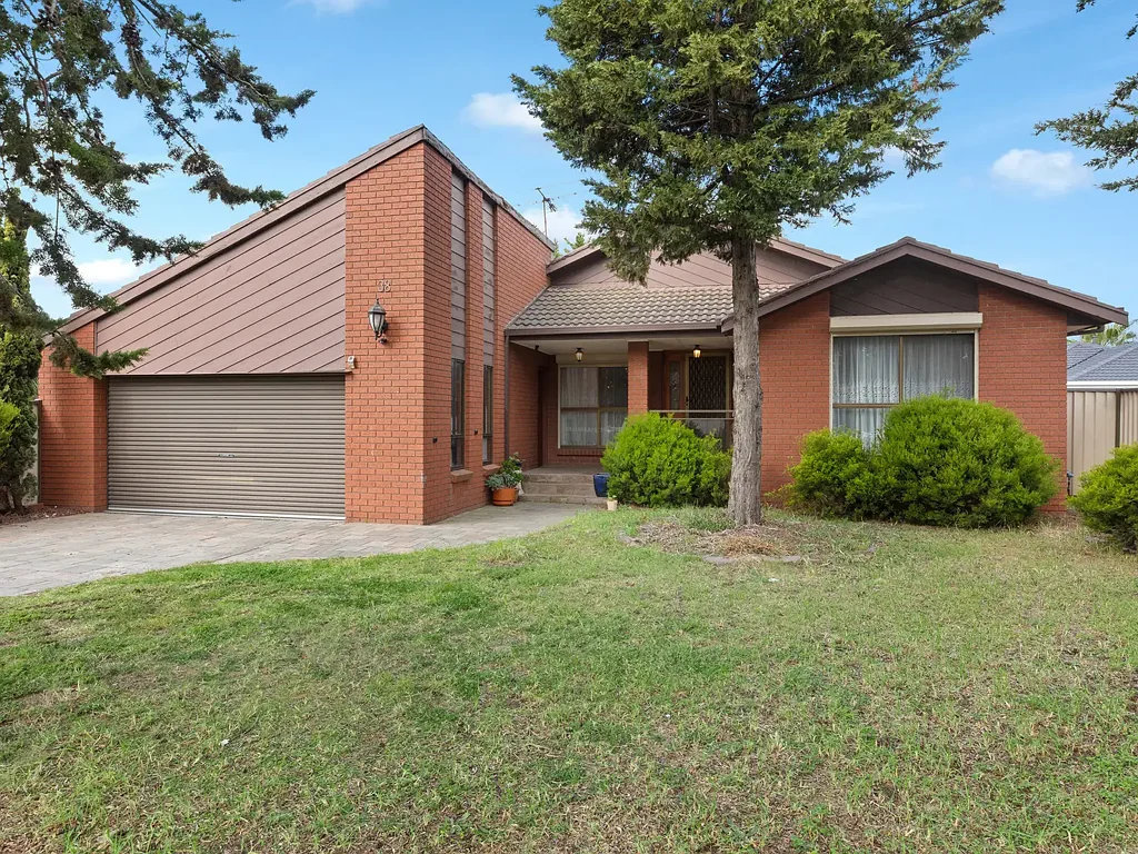 Sunshine North 3 Bedroom A Backyard Worth Staying Home For