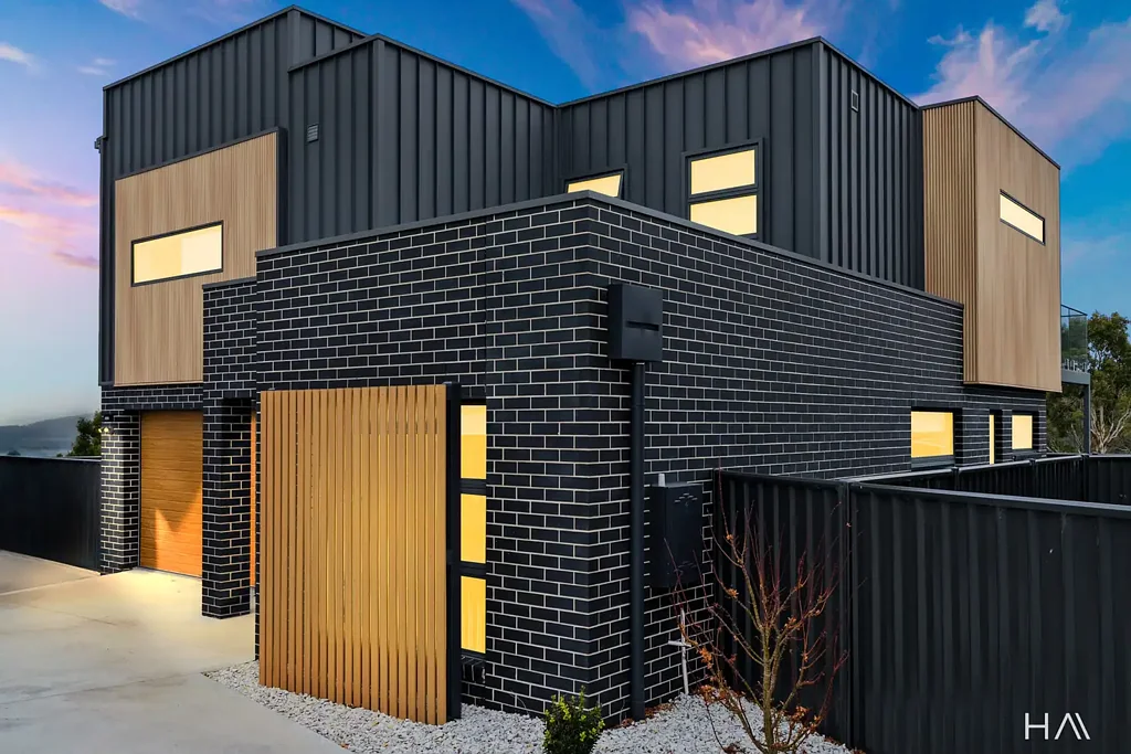 2/28 Fermoy Street, Howrah, TAS 7018