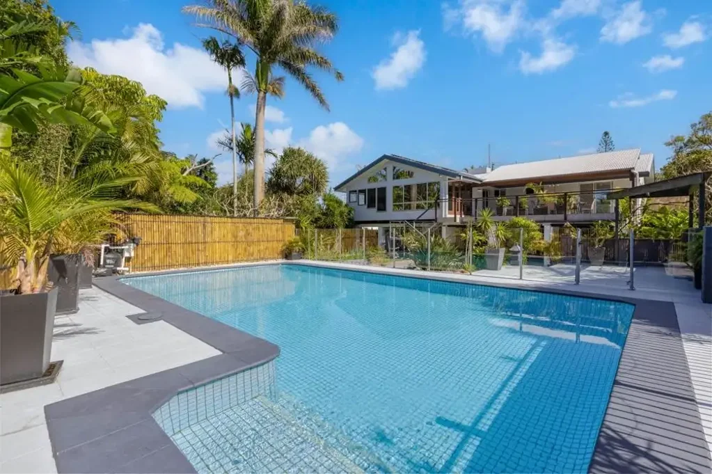 Fingal Head 4chambre A Coastal Sanctuary with River Views, Dual Living & Entertainer's Delight
