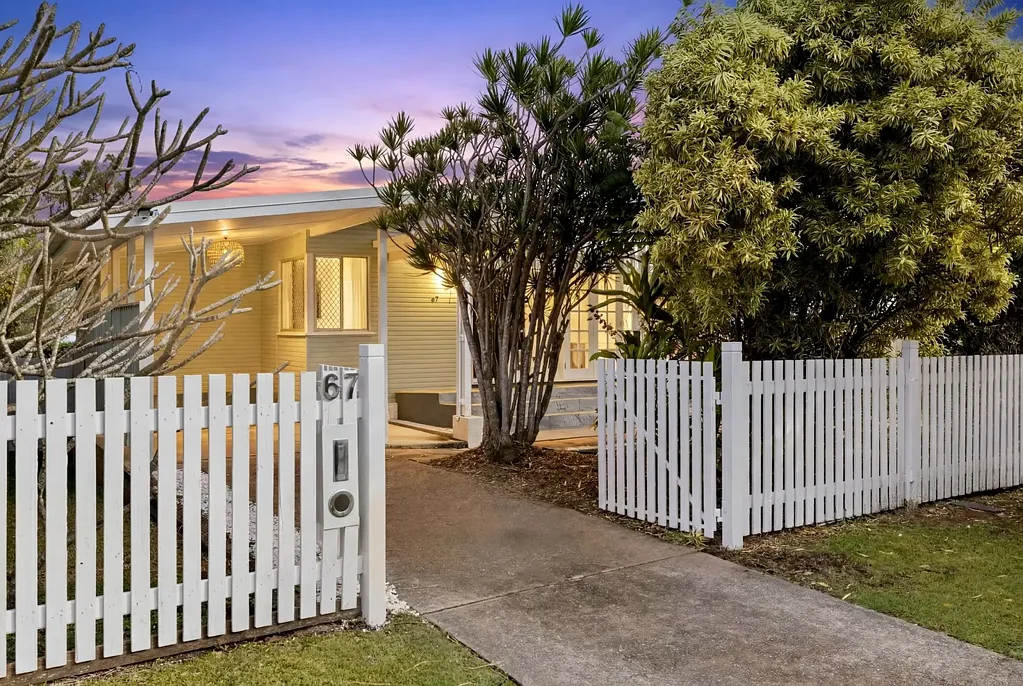 Geebung 3房 Geebung黄金地段 67 Halsmere Street 宽敞三卧 独立办公室 车库改造潜力 学区交通便捷 Charming Cottage in 7th Brigade Pocket.