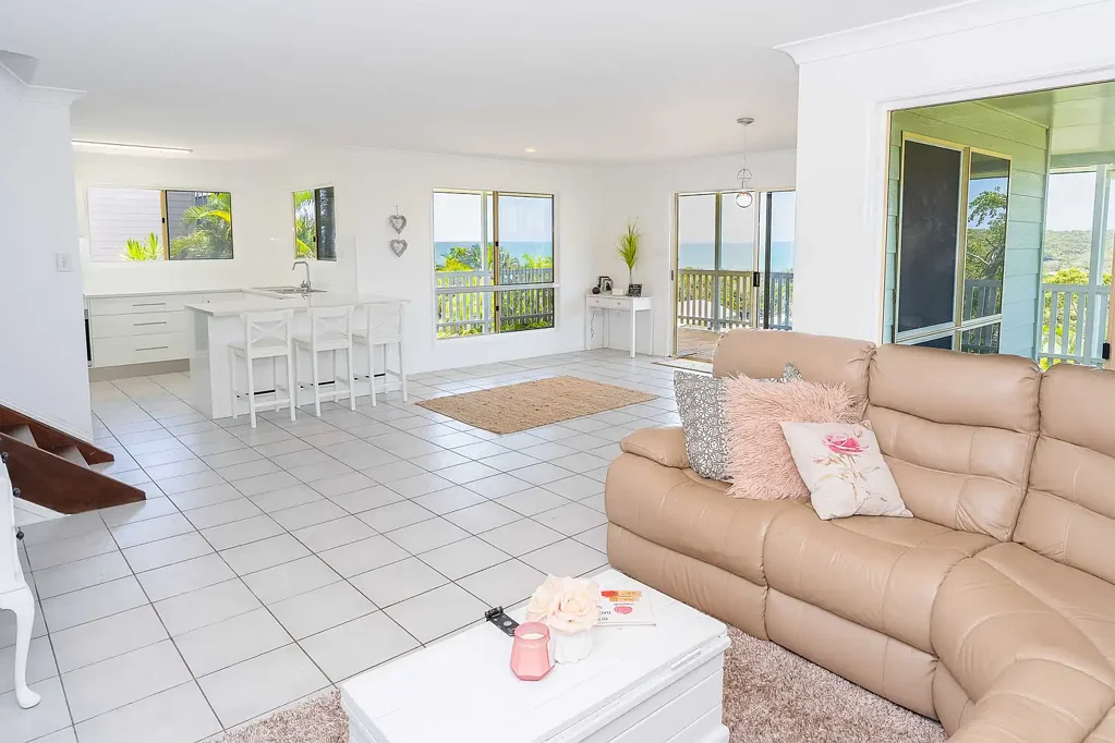 Agnes Water 4房  MODERN FAMILY HOME WITH OCEAN AND SURF VIEWS