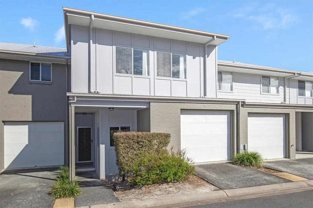 15/2 Sangster Cres, Pacific Pines, QLD 4211