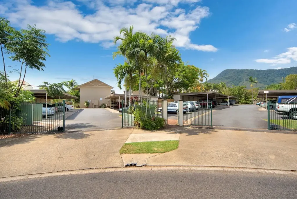 GROUND FLOOR - 2 BEDROOM UNIT!