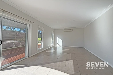 12A Burrabogee Road, Pendle Hill, NSW 2145, 2房, 1浴, House