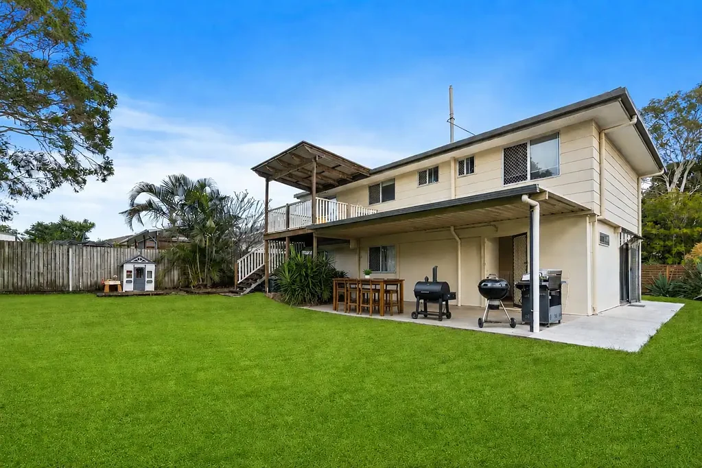 Capalaba 3房 Capalaba便捷布局 602㎡平地全围栏 楼下独立空间 带顶户外娱乐区 靠近Tingalpa Reservoir Flexible and full of possibility!