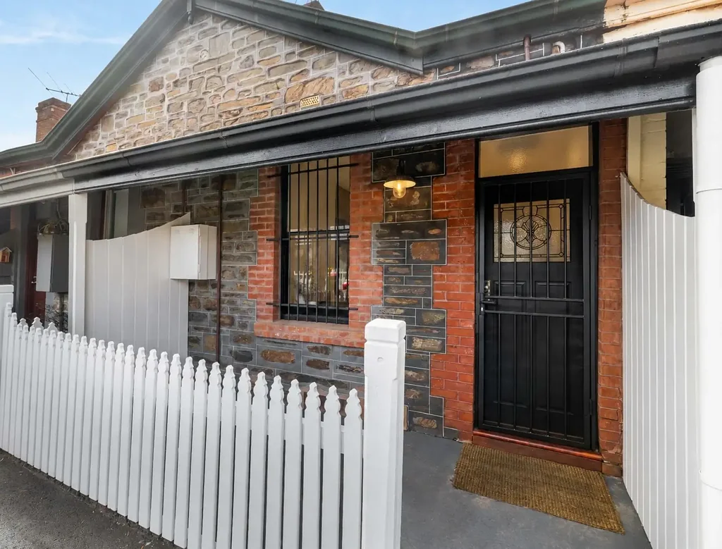 Adelaide 3Zimmer A High-End Remodel of a C1880 City Cottage.