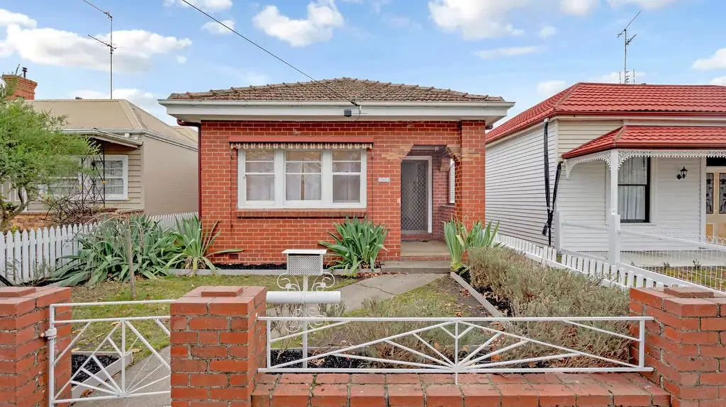 Fully Furnished Charming Soldiers Hill Home Moments from Ballarat CBD