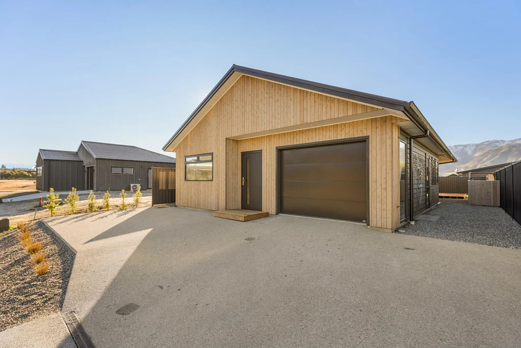 Lake Hawea 3બેડરૂમ Brand New Home. Modern Style. Outstanding Value.