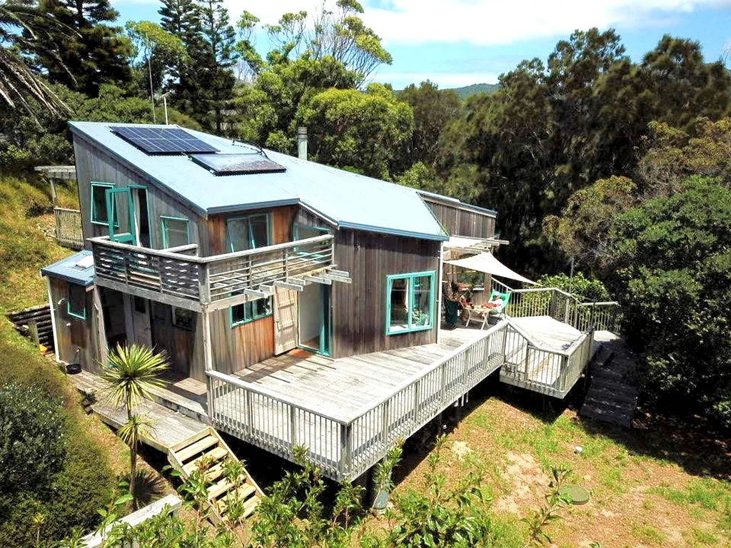 Great Barrier Island 2ਬੈੱਡਰੂਮ Modern Living at Medlands Beach: Exceptional Value