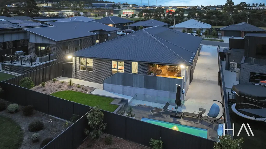 Youngtown 4房  Spacious Family Home with The Whole Package