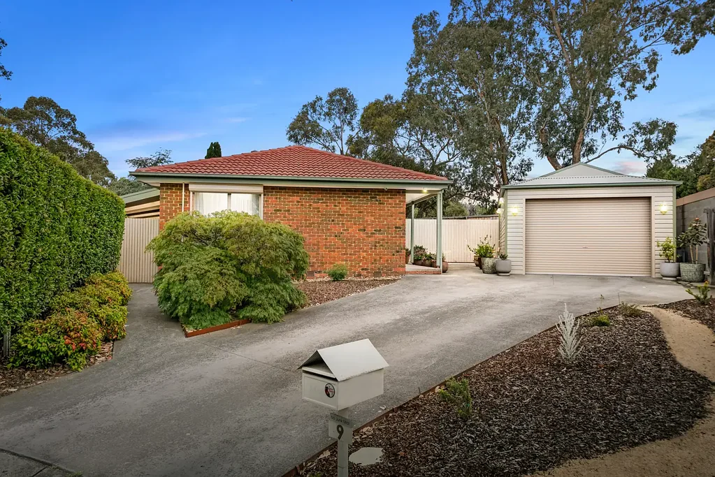 9 Narambi Close, Ferntree Gully, VIC 3156