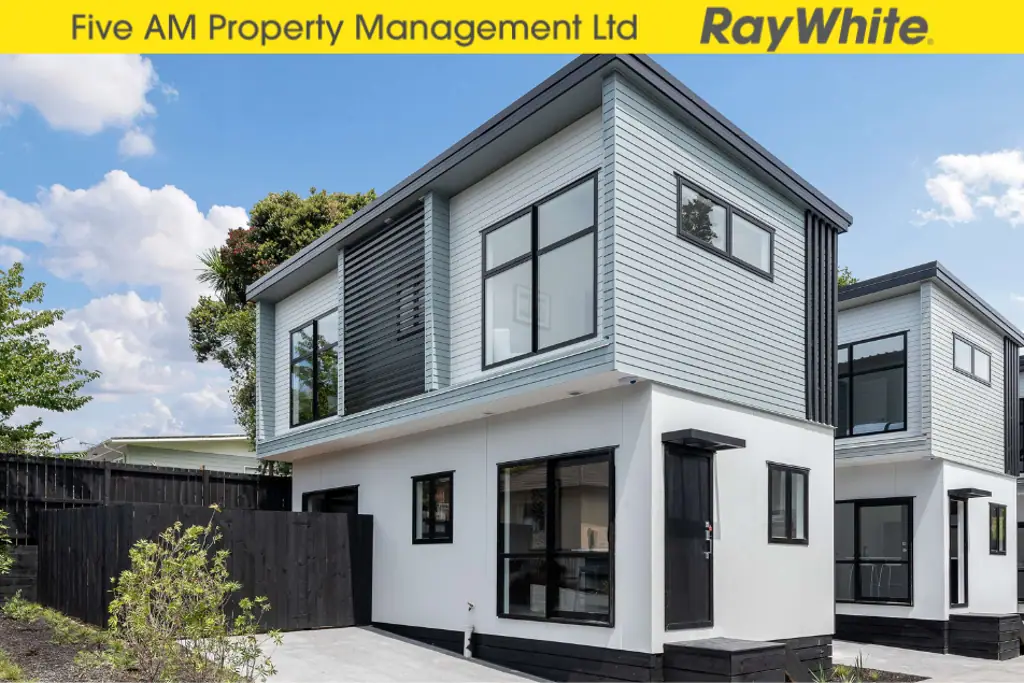 Near New 2 bedroom home, single carpark space