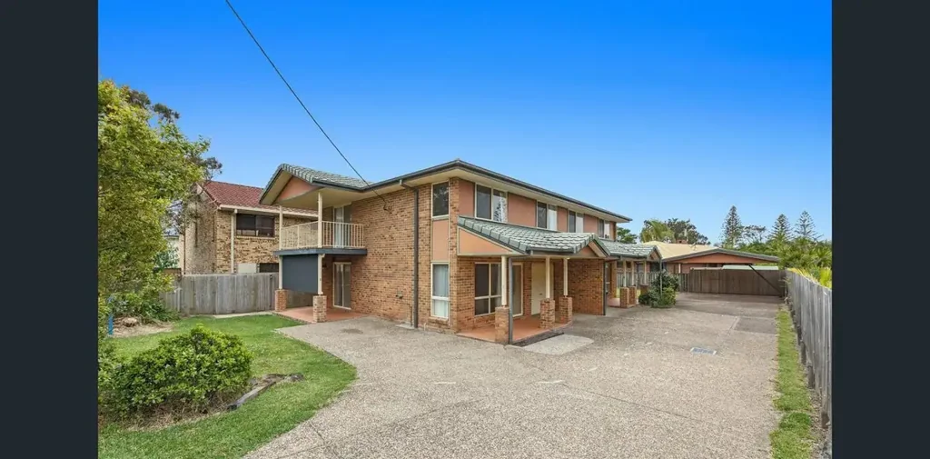 Beautiful 3 bedroom townhouse close to town