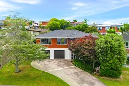 16 Nui Mana Place, Te Atatu South