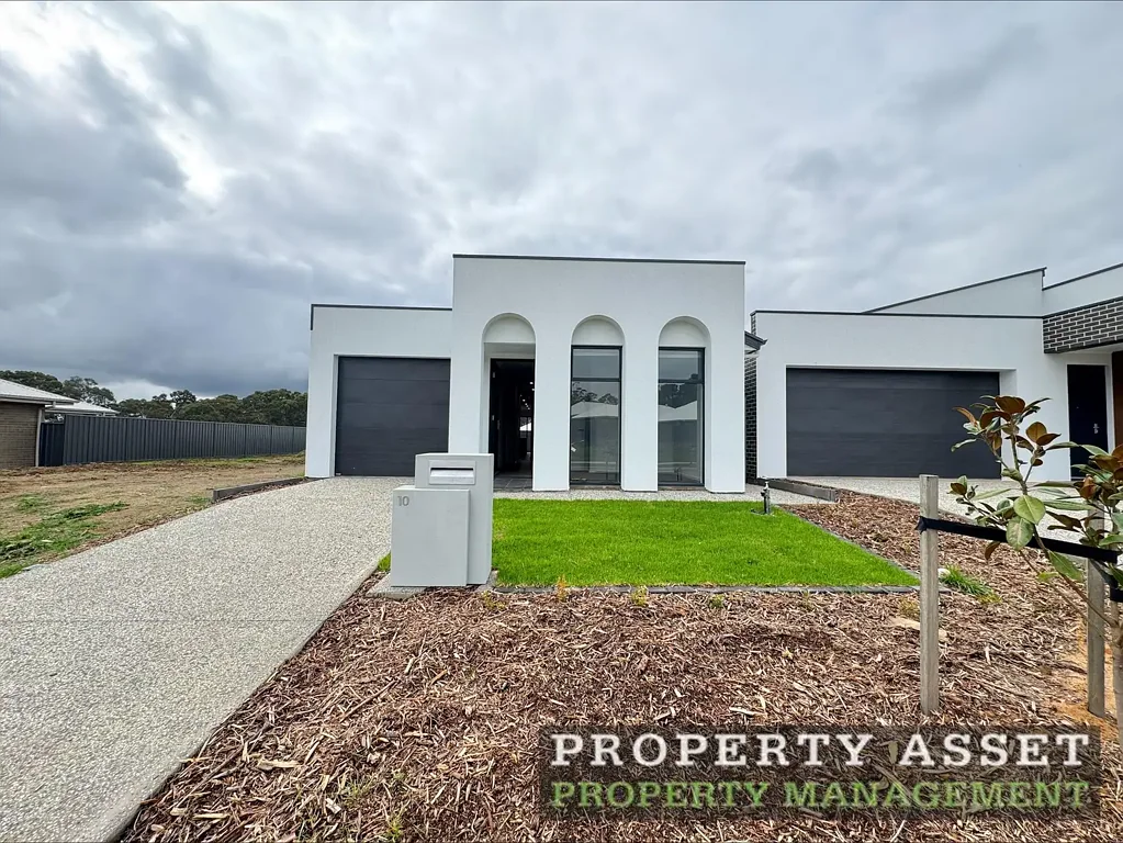 Brand New Bedroom Family home with SOLAR
