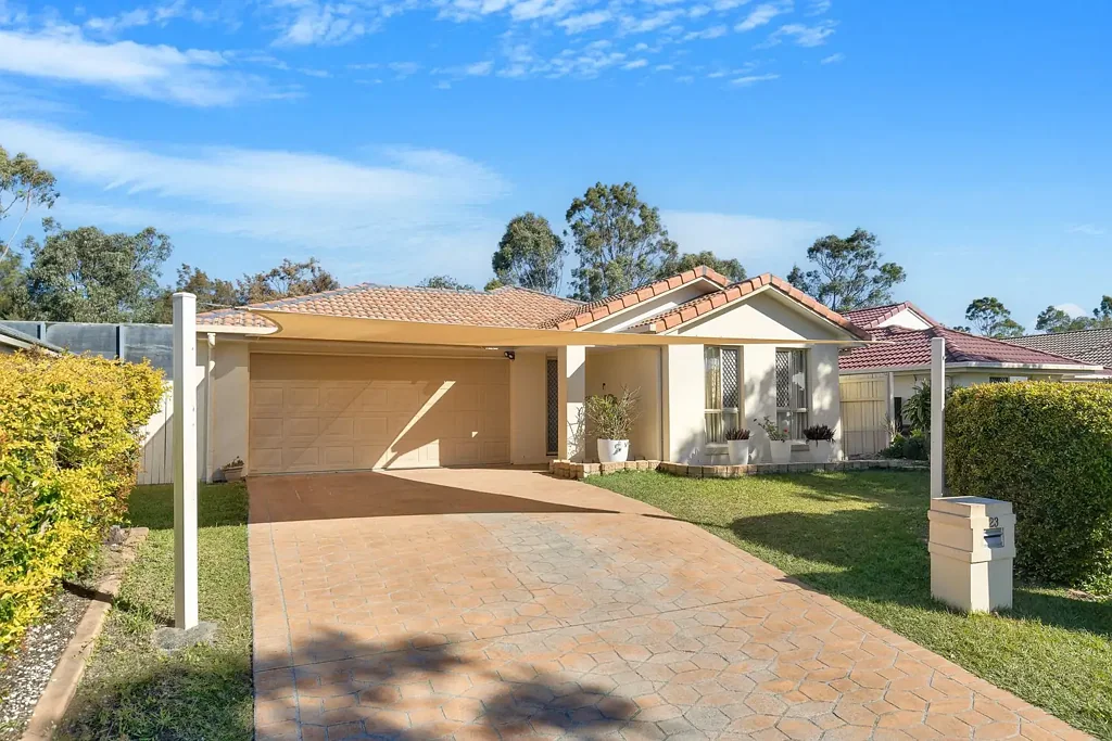 Parkinson 4 Bedroom Modern Comfort Meets Low-Maintenance Living in Stretton College Catchment