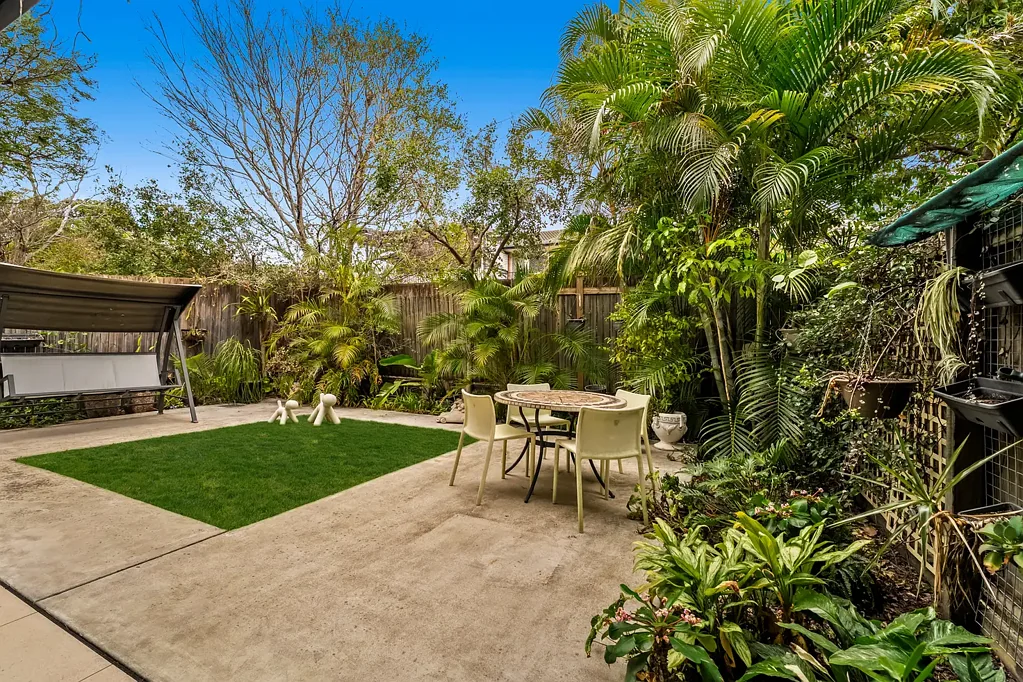 Nundah 3침실 Ground Floor Living with a Backyard of Your Own