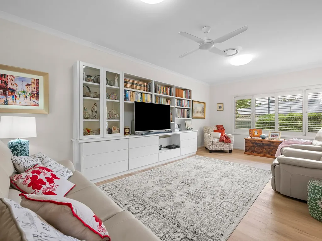 Euroa 3 Bedroom HILL OUTLOOKS - HIGH QUALITY BRICK HOME