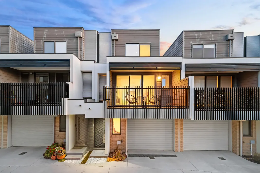 Doncaster 3部屋 Contemporary Townhouse Elegance in Prime Doncaster