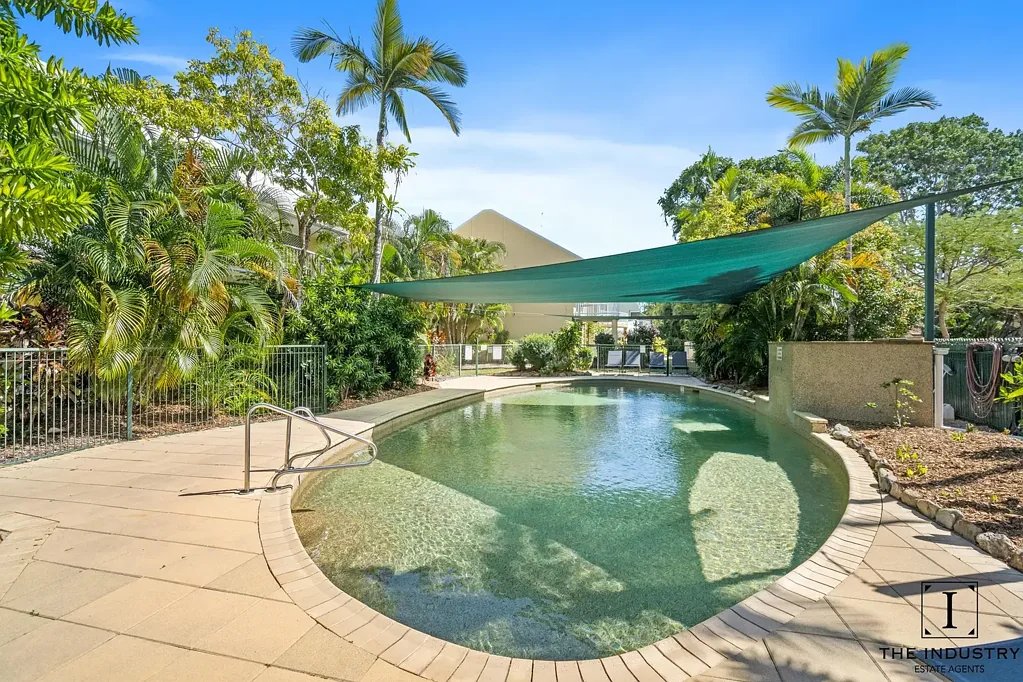Holloways Beach 2 Bedroom 2 Bedroom unit only a minutes walk from the beach.