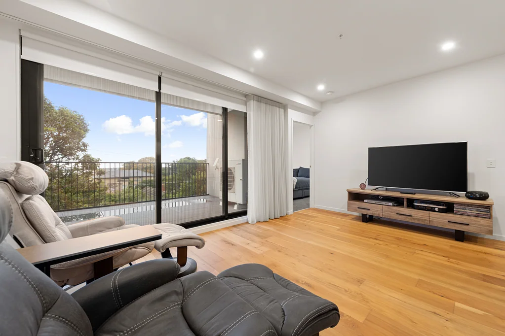 Burwood 3房 Deakin大学旁 3卧2.5卫 Bosch厨房 超大阳台 城市全景 学区房 安全停车 Contemporary Architecturally Designed Apartment with City Views-facing La Frank St.