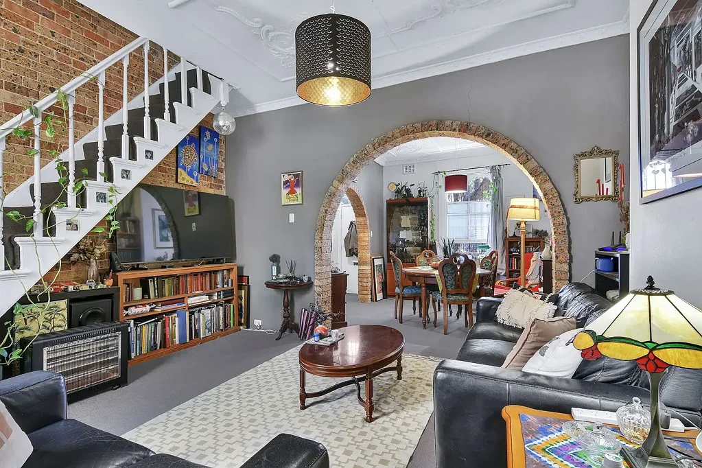 Darlinghurst 3房 市中心静谧联排 三卧温馨布局 高挑华丽天花 私人庭院罕见 自然光线充沛 交通便捷通达 Timeless Charm Meets Urban Convenience in Darlinghurst