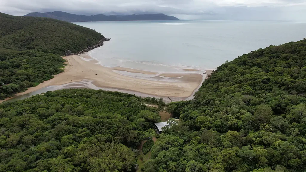 Cooktown 4 Bedroom TROPICAL PARADISE ON THE SHORES OF FINCH BAY