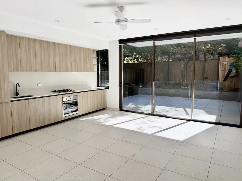 NEAR NEW LUXURIOUS DESIGNER 1 BED 1 BATH 1 CAR GARDEN APARTMENT IN BONDI JUNCTION***PET FRIENDLY***