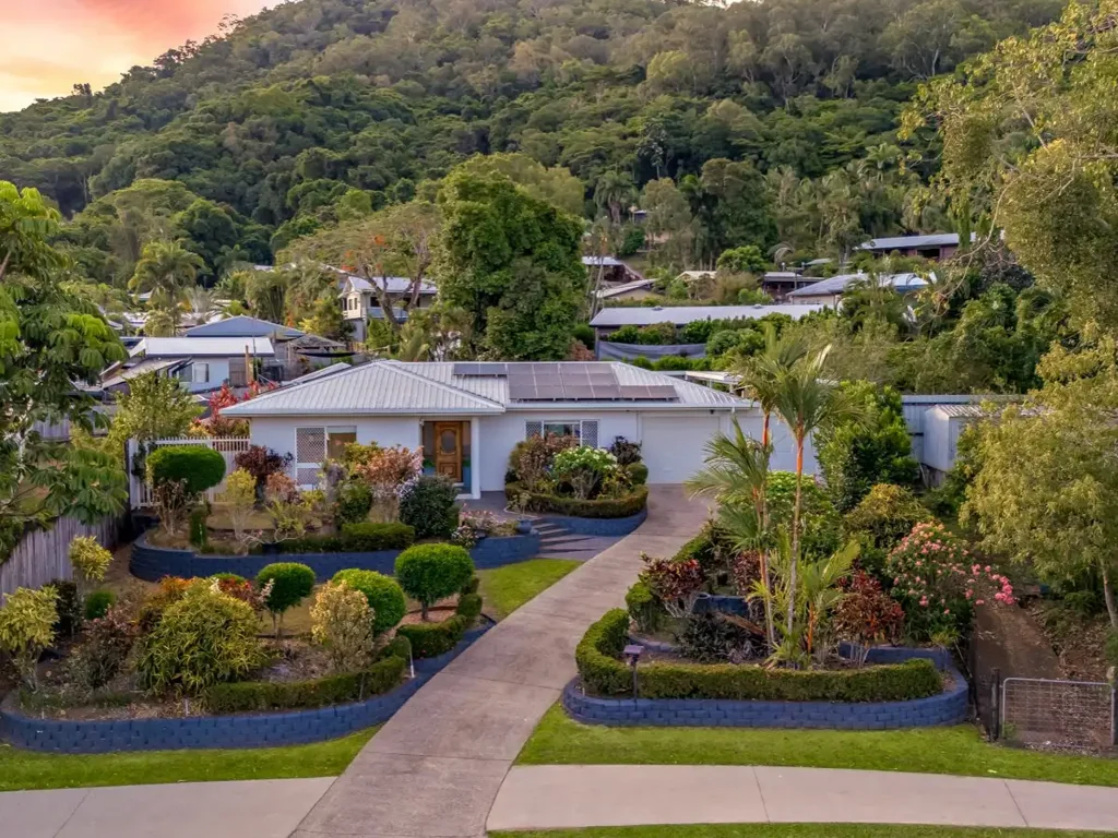 Caravonica 3ਬੈੱਡਰੂਮ Spacious Stylish Entertainer in Elevated Position