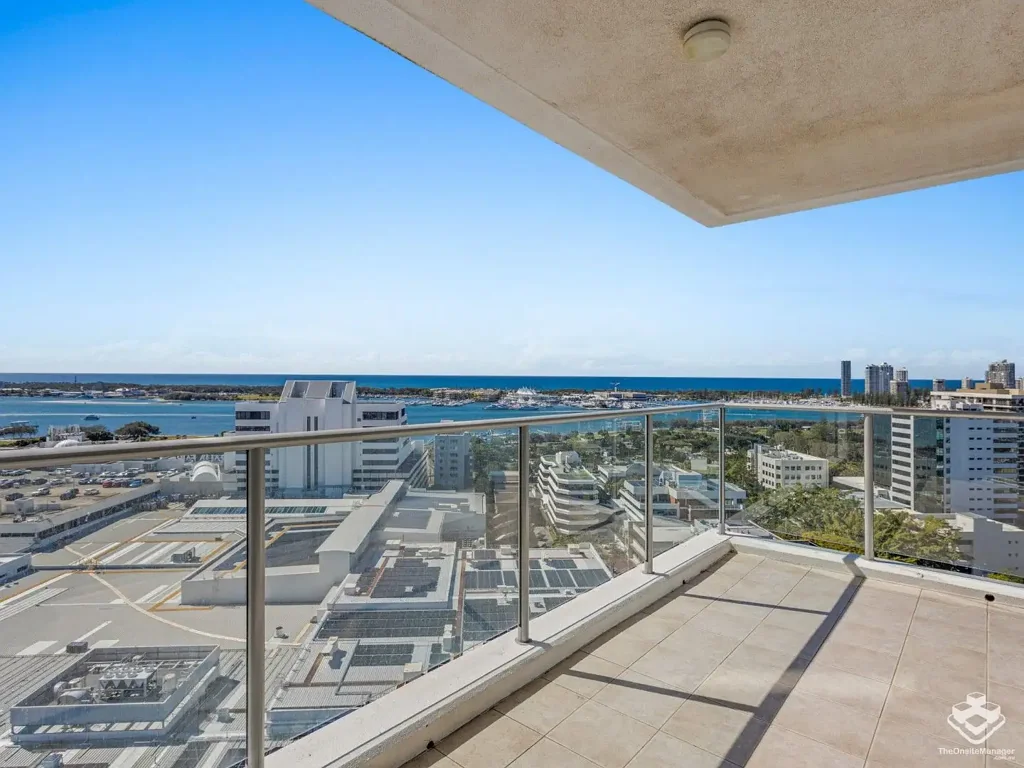 Southport 3ਬੈੱਡਰੂਮ Beautiful 3-Bedroom Apartment with Water and City Views