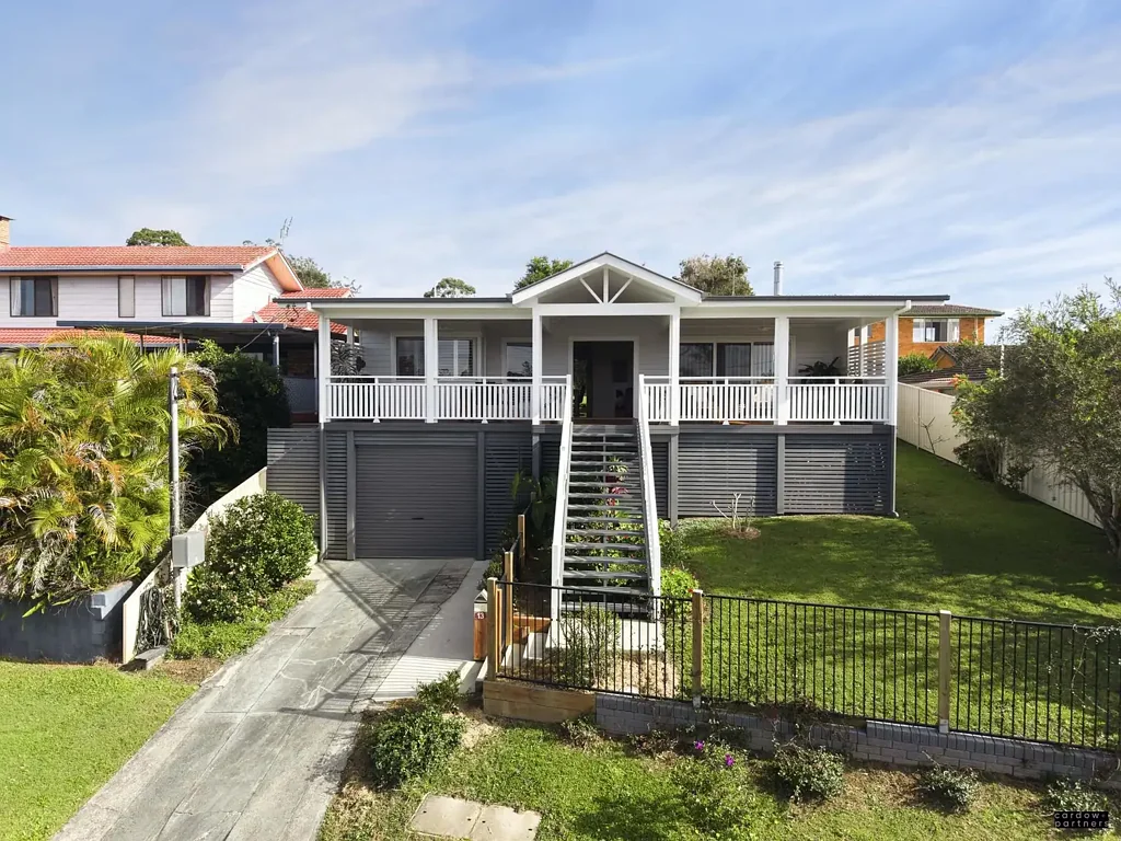 Urunga 3Moenga Luxury Queenslander with Stunning River & Golf Course Views