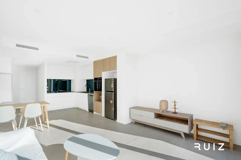 Stunning Top-Floor 1-Bed Apartment - Mountain Views & Sunset Splendor